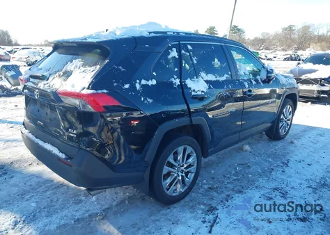 2021 Toyota Rav4 Xle Premium z USA, uszkodzony, nr VIN 2T3A1RFV9MW158069